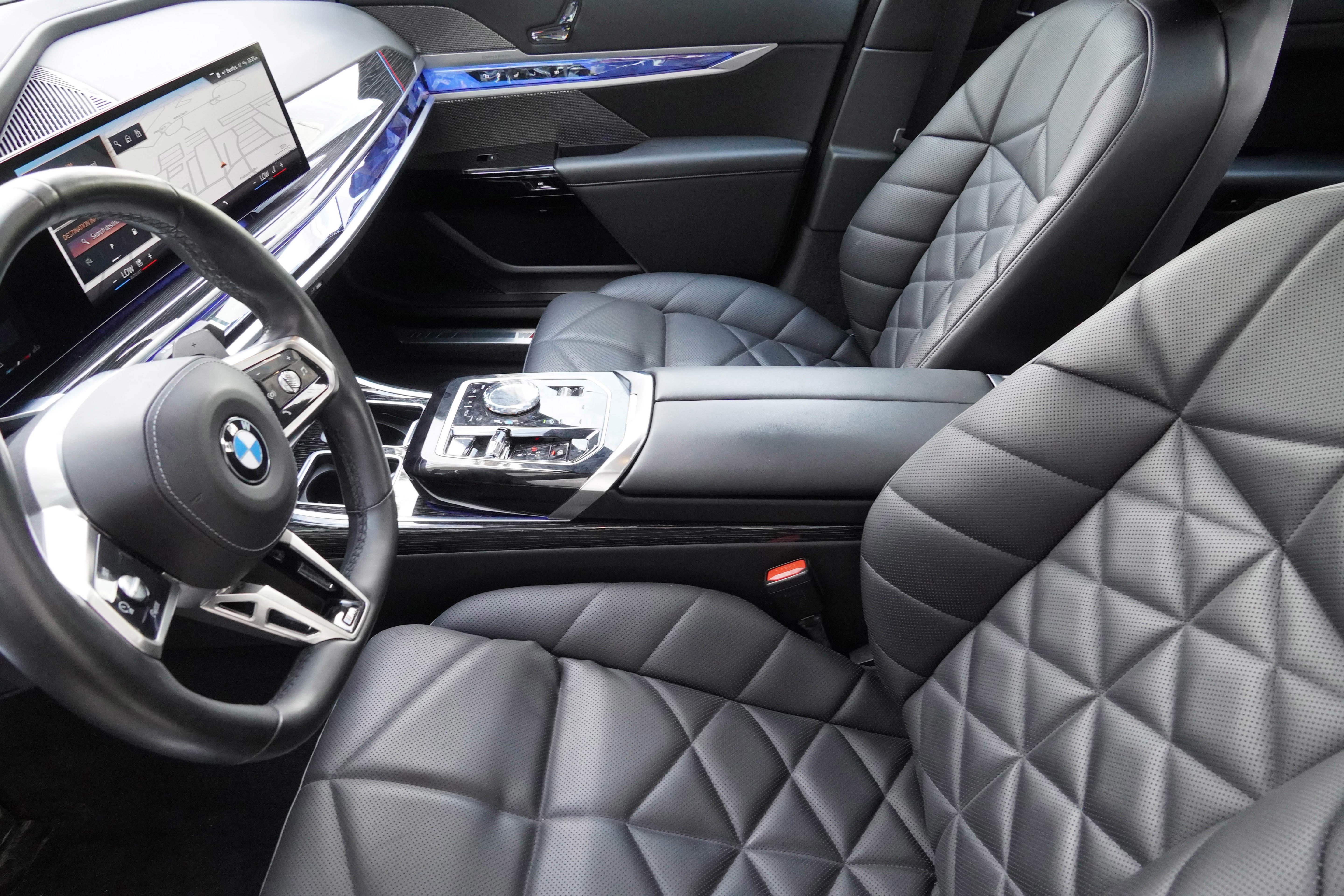 Certified 2023 BMW 740i RWD image 11