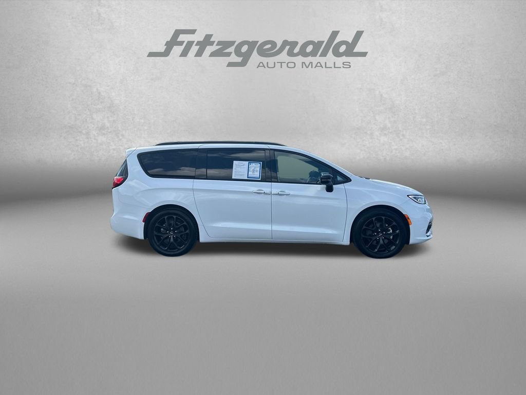 Used 2025 Chrysler Pacifica Limited FWD image 9