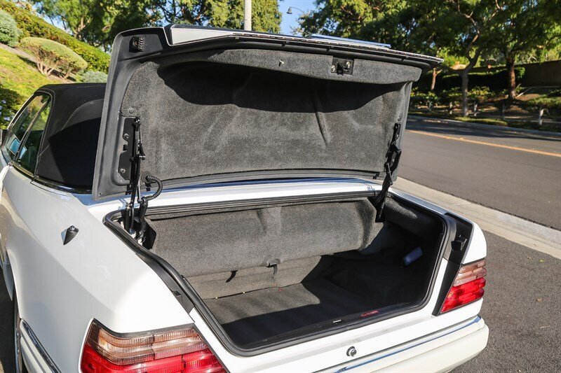 Used 1995 Mercedes-Benz E 320 Convertible image 88