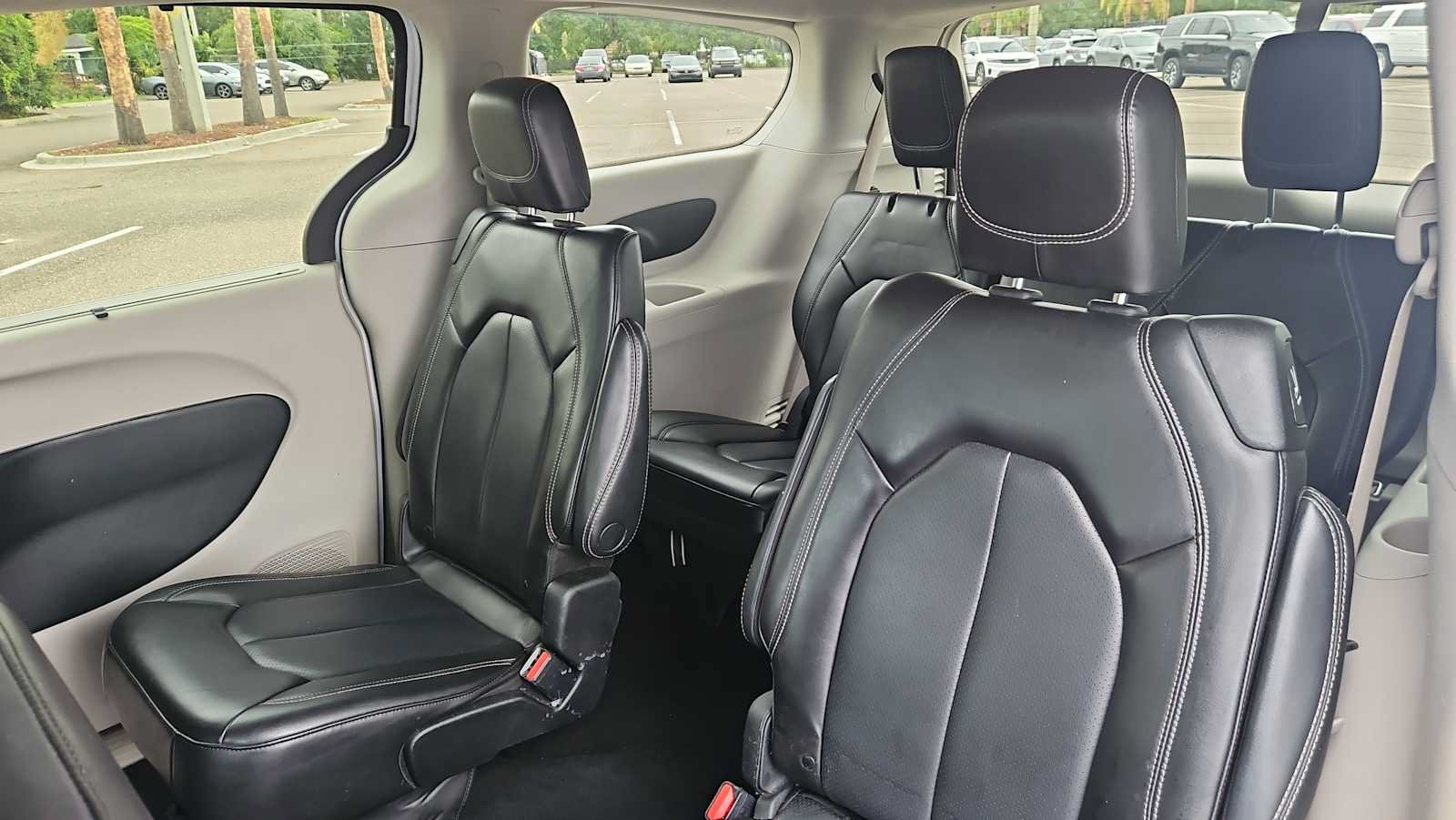 Used 2023 Chrysler Pacifica Touring-L FWD image 24