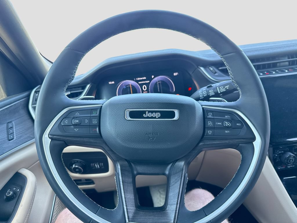 Used 2023 Jeep Grand Cherokee Limited w/ Luxury Tech Group II AWD/4WD image 16
