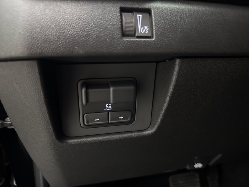 New 2025 GMC Canyon Elevation w/ Technology Package image 18