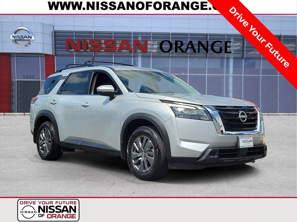 Certified 2025 Nissan Pathfinder SV FWD image 1