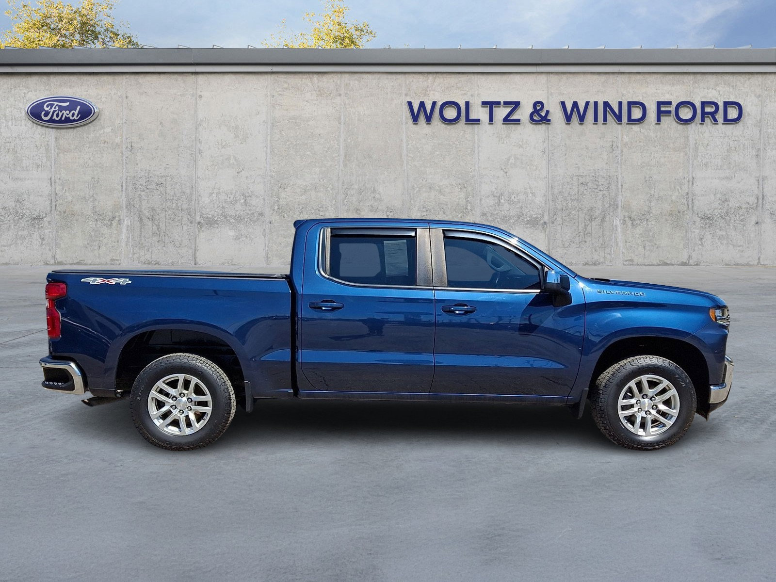 Used 2022 Chevrolet Silverado 1500 LT AWD/4WD image 7