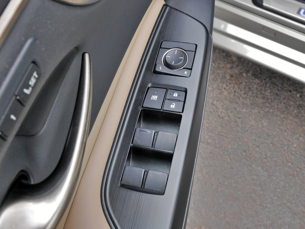 Used 2019 Lexus ES 300h w/ Accessory Package 2 image 22