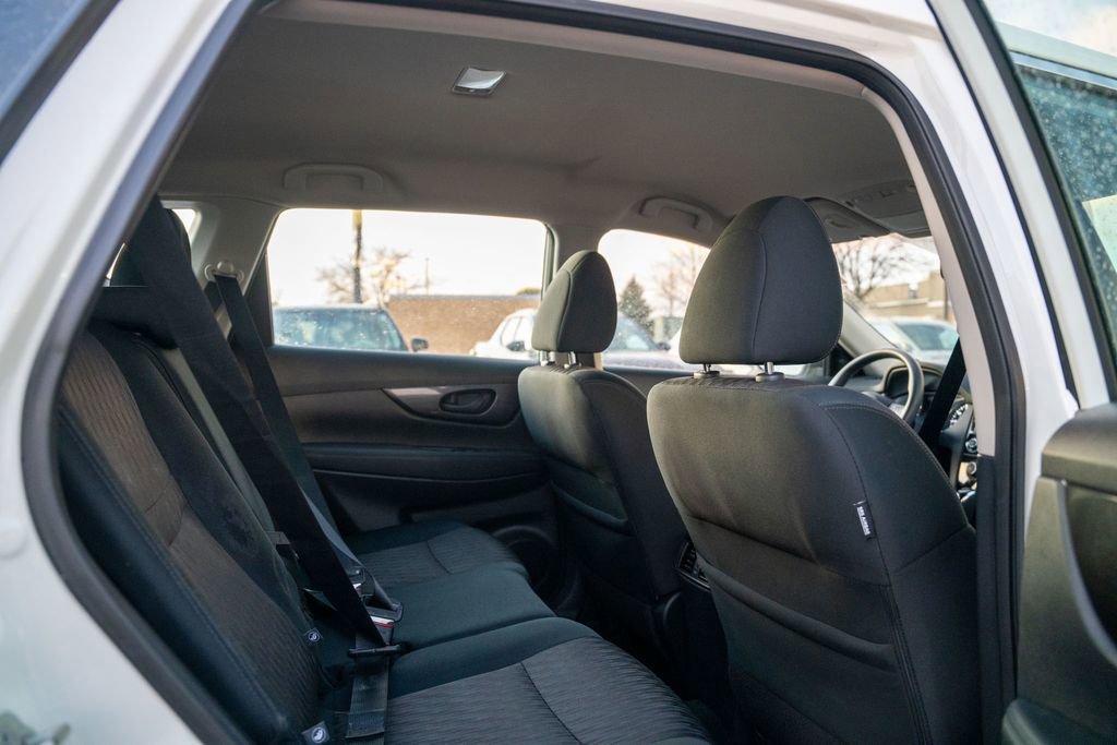 Used 2019 Nissan Rogue SV image 14