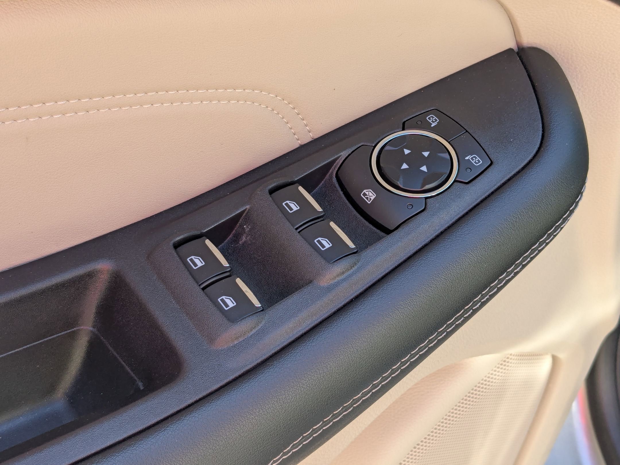 Used 2023 Ford Edge Titanium image 14