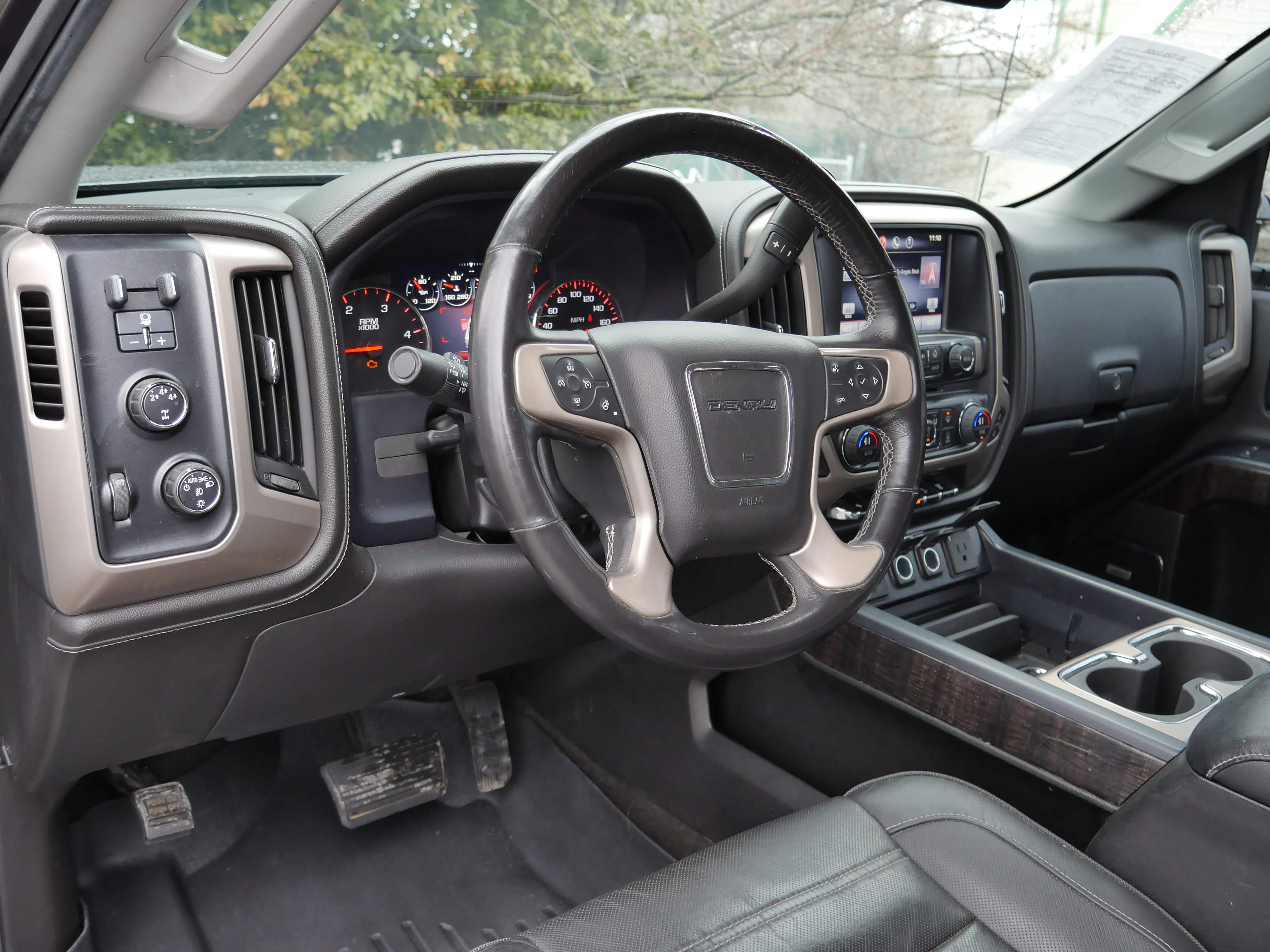 Used 2015 GMC Sierra 2500 Denali image 4