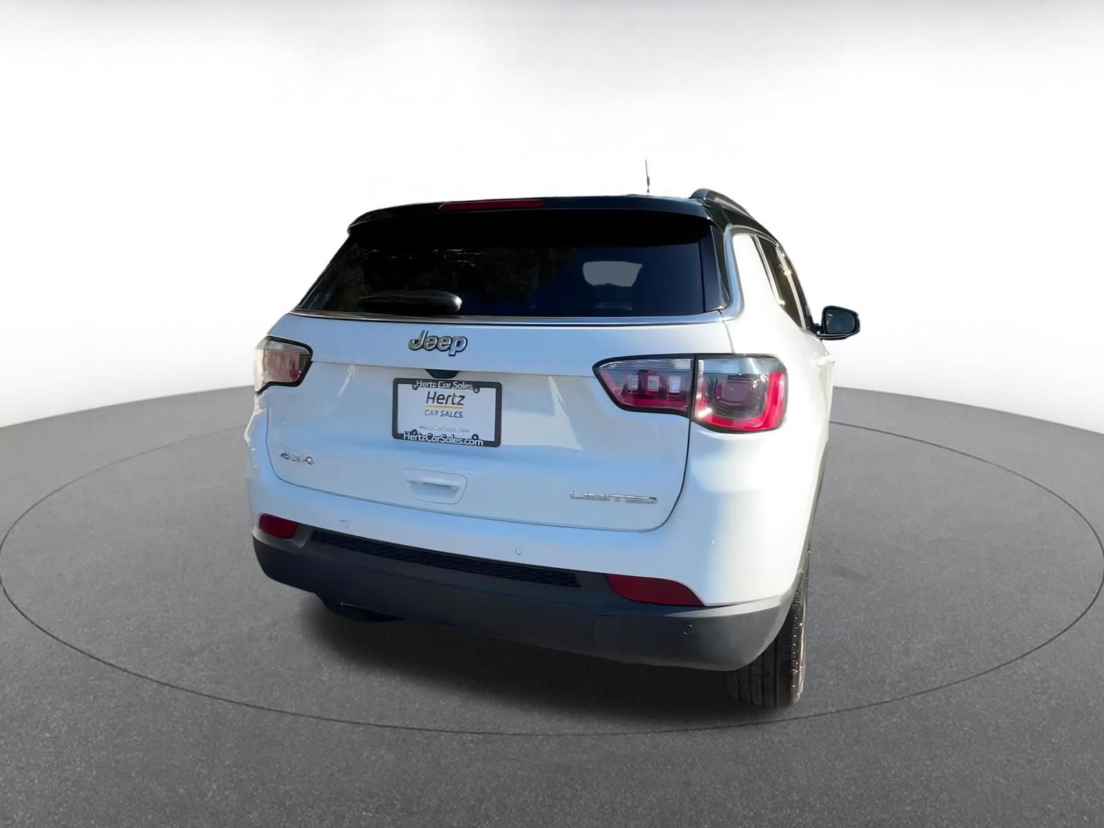 Used 2025 Jeep Compass Limited image 15