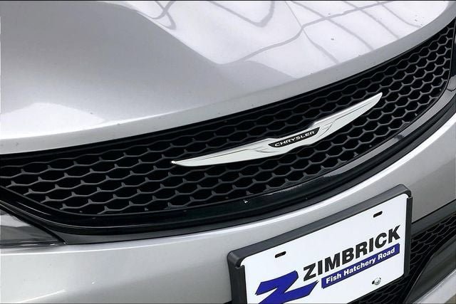 Used 2015 Chrysler 200 S w/ Navigation & Sound Group I image 30