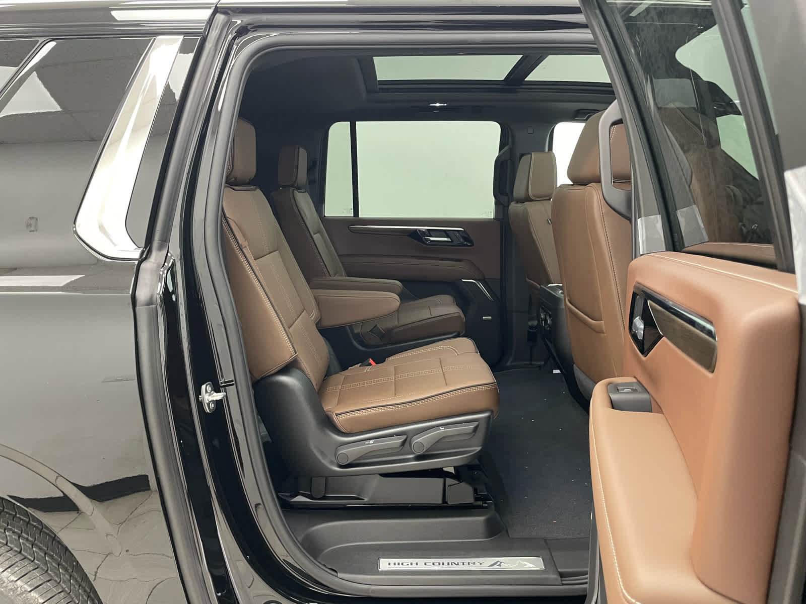 New 2026 Chevrolet Suburban High Country AWD/4WD image 15