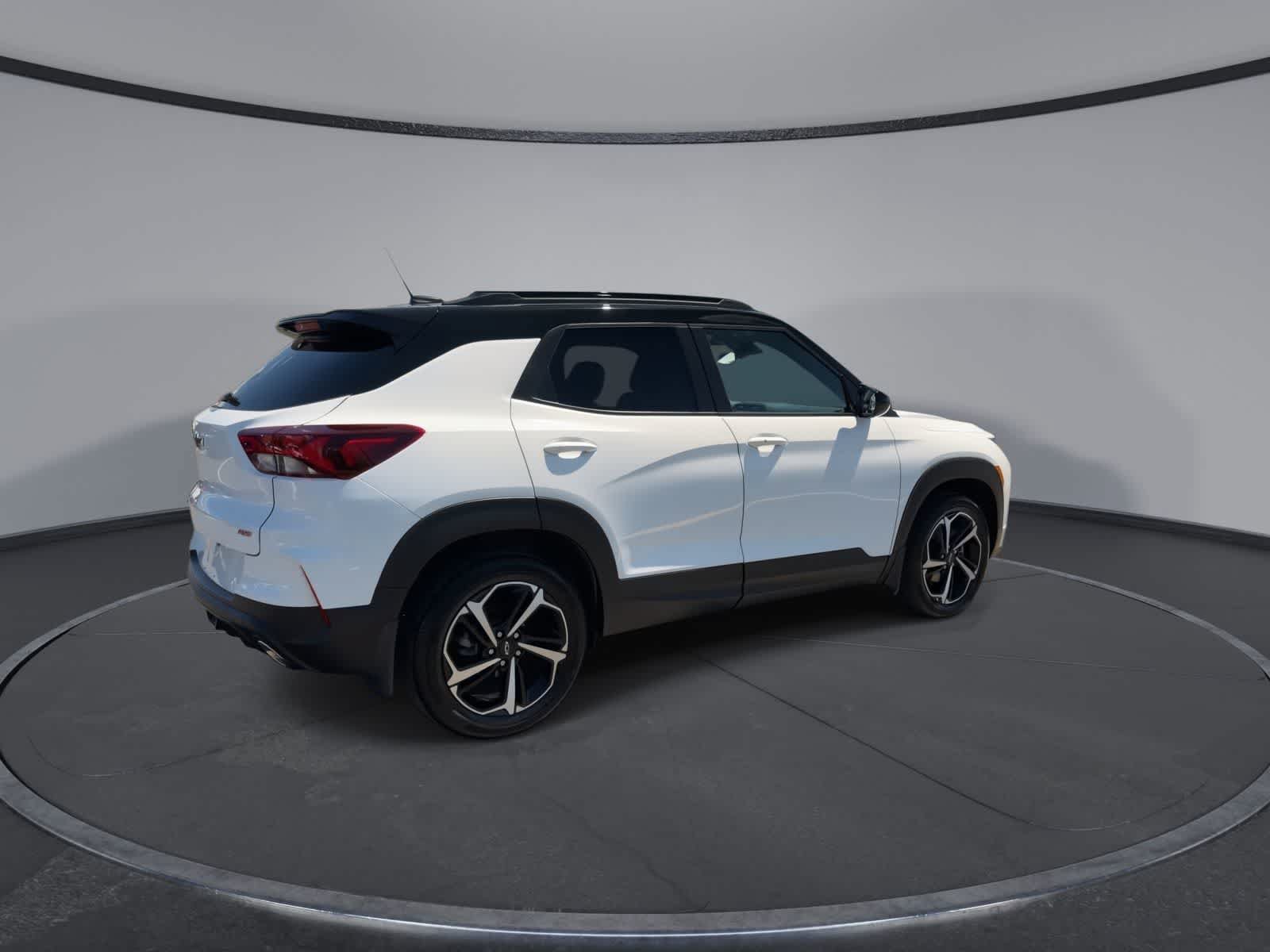 Used 2023 Chevrolet TrailBlazer RS w/ Sun and Liftgate Package AWD/4WD image 8