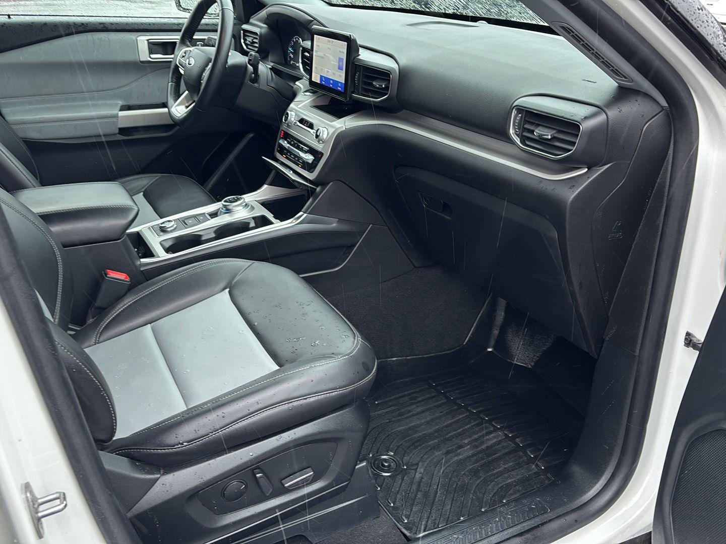 Used 2023 Ford Explorer XLT w/ Equipment Group 202A image 25