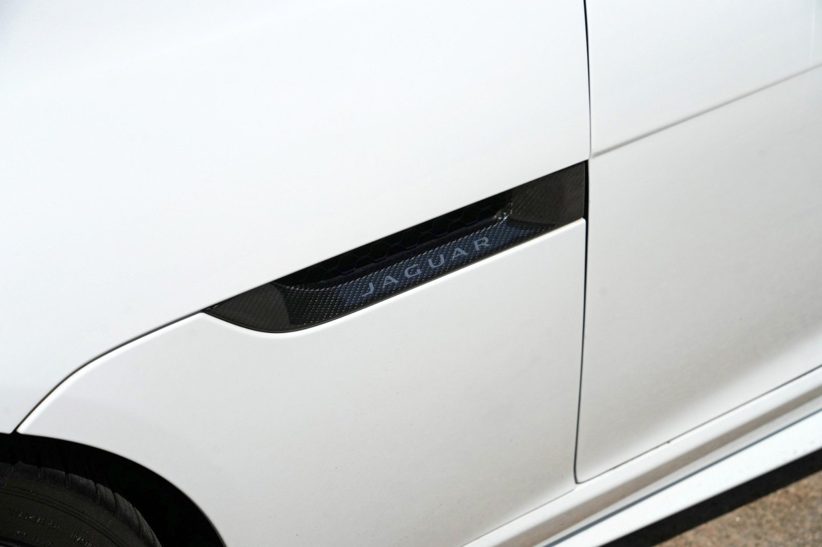 Used 2019 Jaguar F-TYPE R-Dynamic RWD image 53