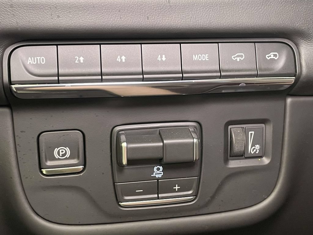 Used 2026 Cadillac Escalade Platinum Sport w/ LPO, ONYX Package AWD/4WD image 41