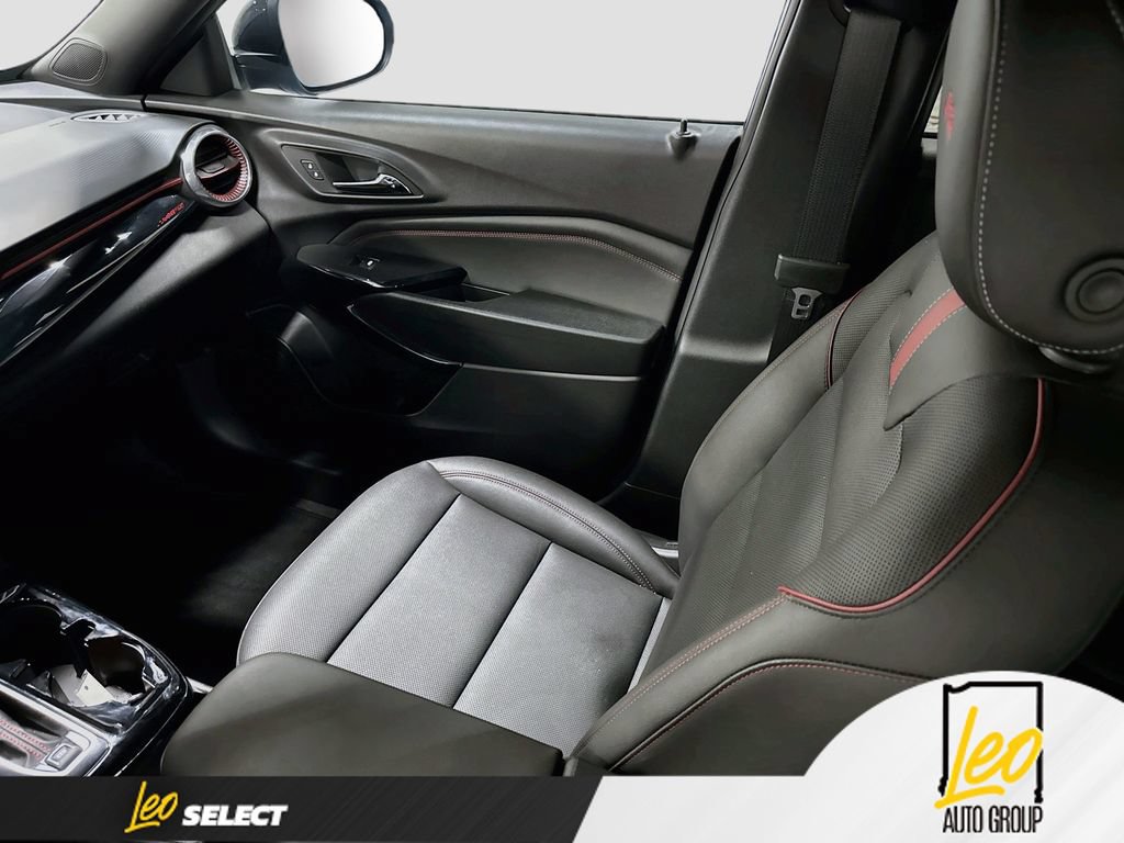 Used 2025 Chevrolet Trax RS w/ Sunroof Package FWD image 26