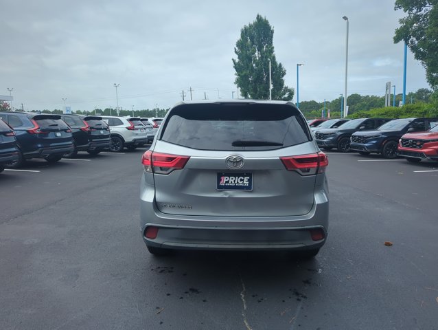 Used 2019 Toyota Highlander LE FWD image 7