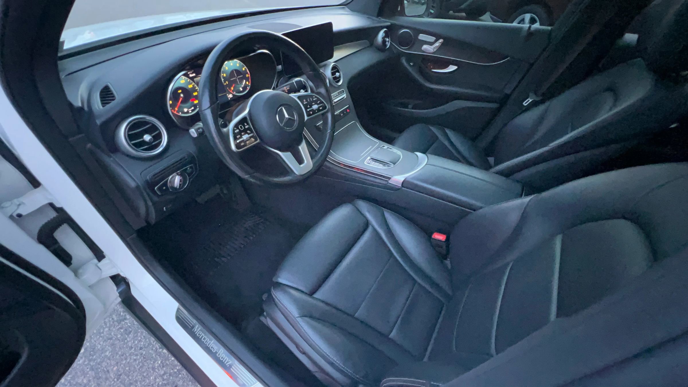 Used 2021 Mercedes-Benz GLC 300 4MATIC image 21
