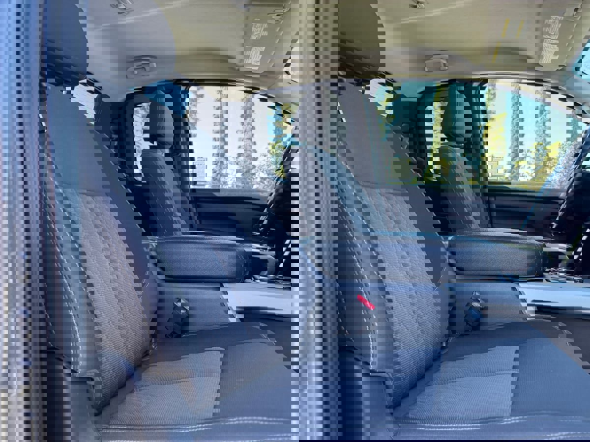 Used 2021 Nissan Titan SV w/ SV Convenience Package image 17