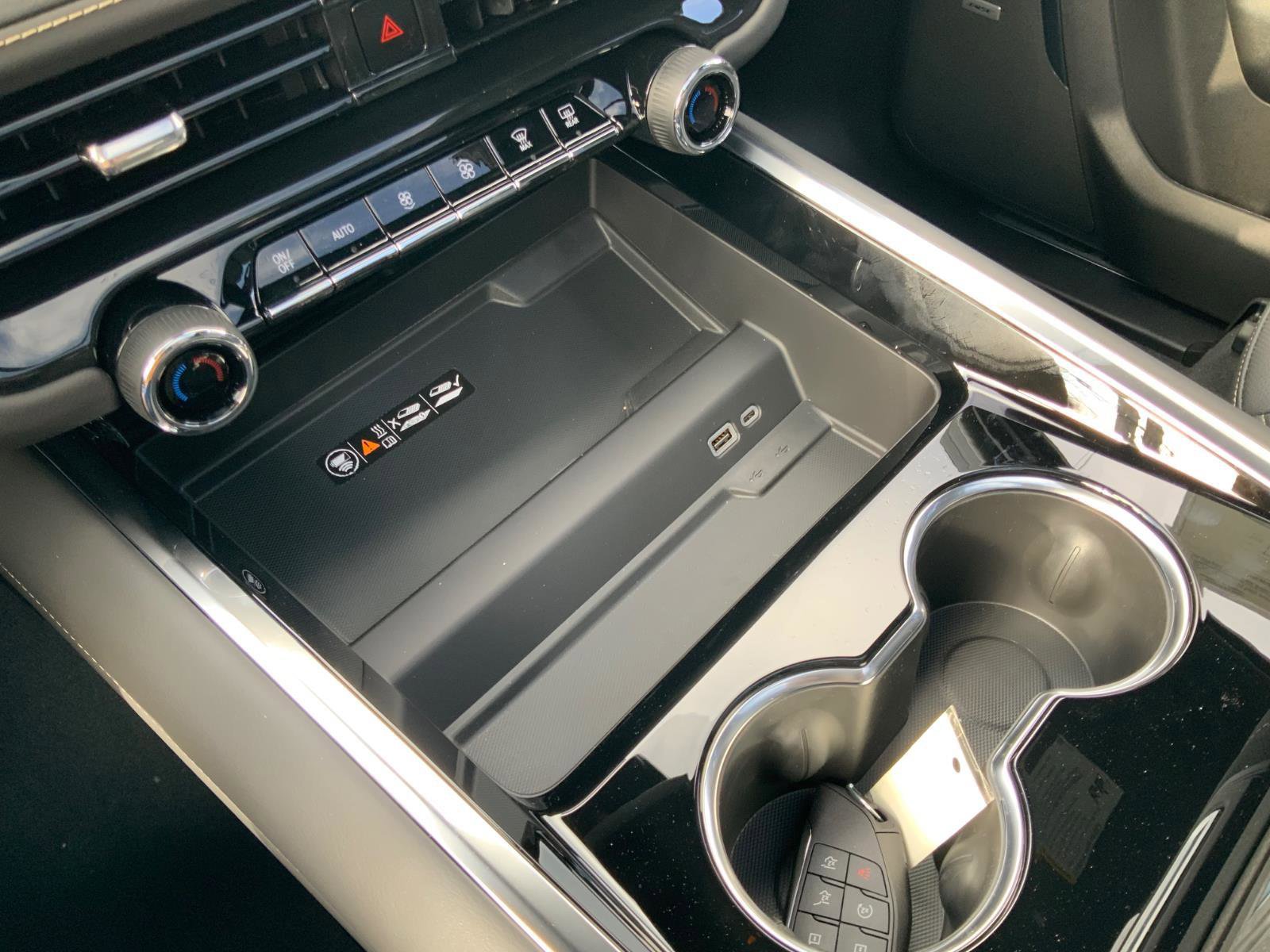 New 2026 Chevrolet Tahoe Premier w/ Sun And Tow Package AWD/4WD image 25