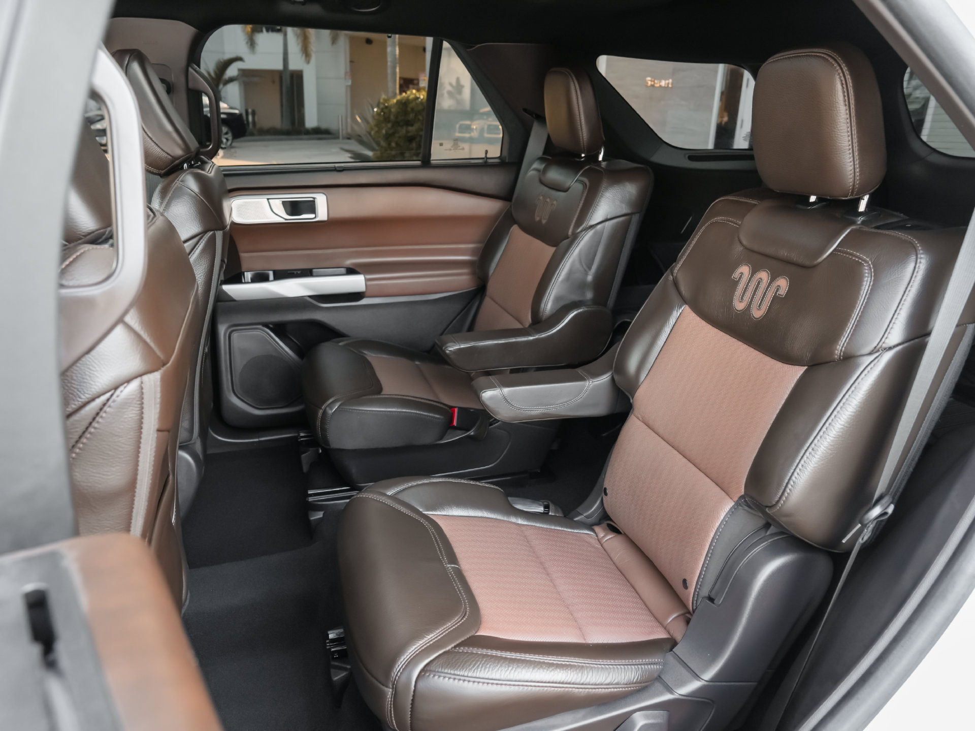 Used 2024 Ford Explorer King Ranch w/ Technology Package RWD image 7
