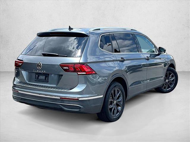 Used 2022 Volkswagen Tiguan SE FWD image 2