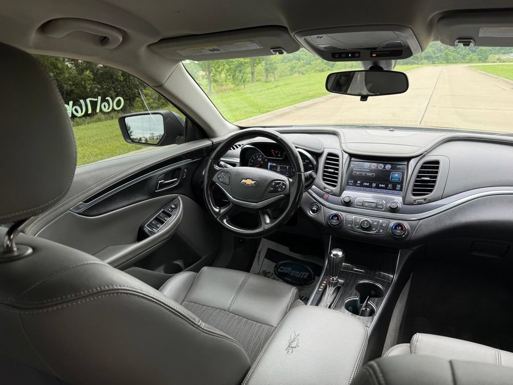Used 2018 Chevrolet Impala LT FWD image 17