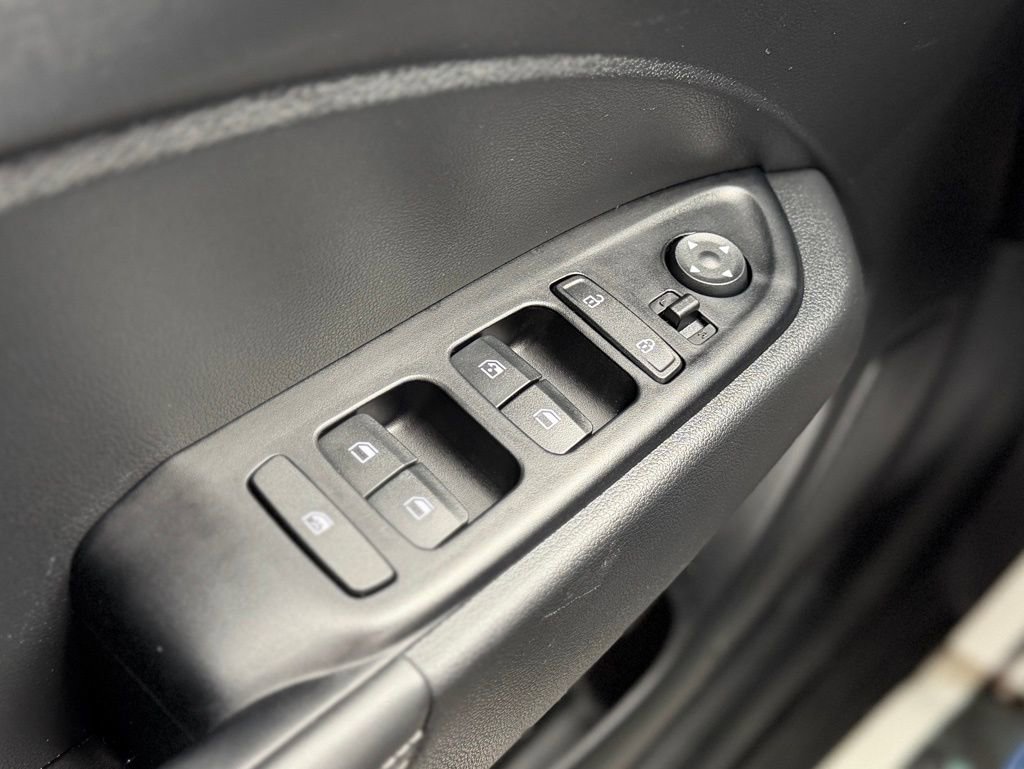 Used 2024 Hyundai Venue Limited image 19