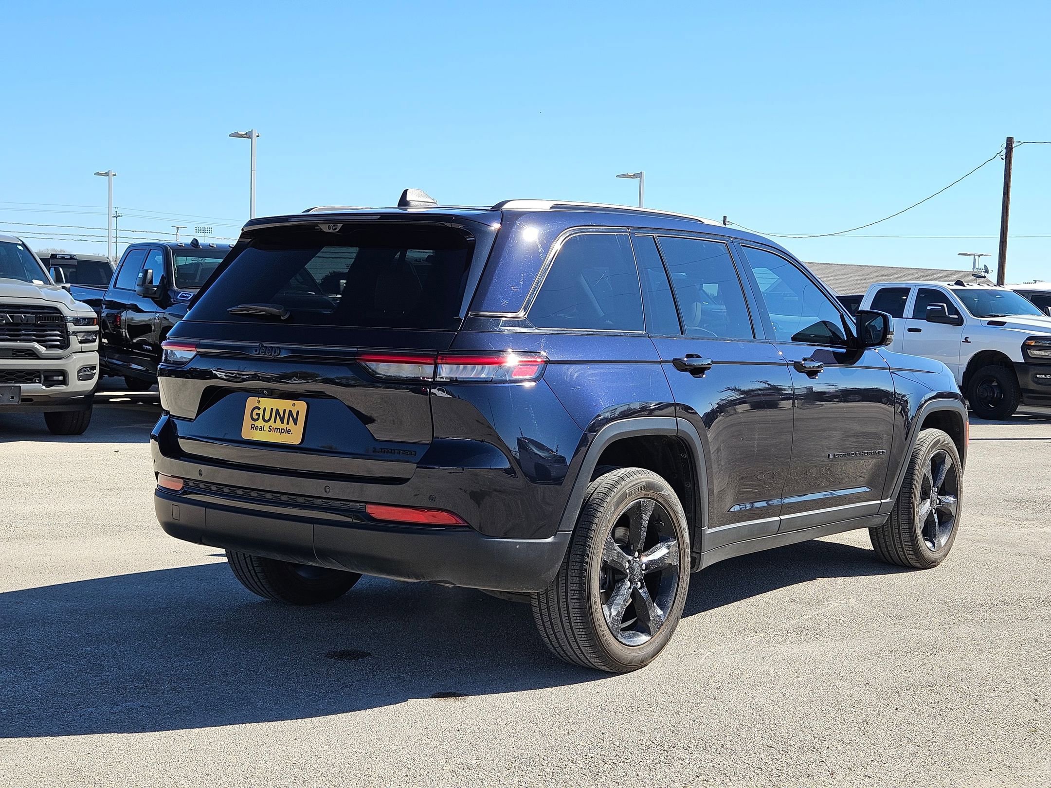 Certified 2024 Jeep Grand Cherokee Limited w/ Luxury Tech Group II image 3