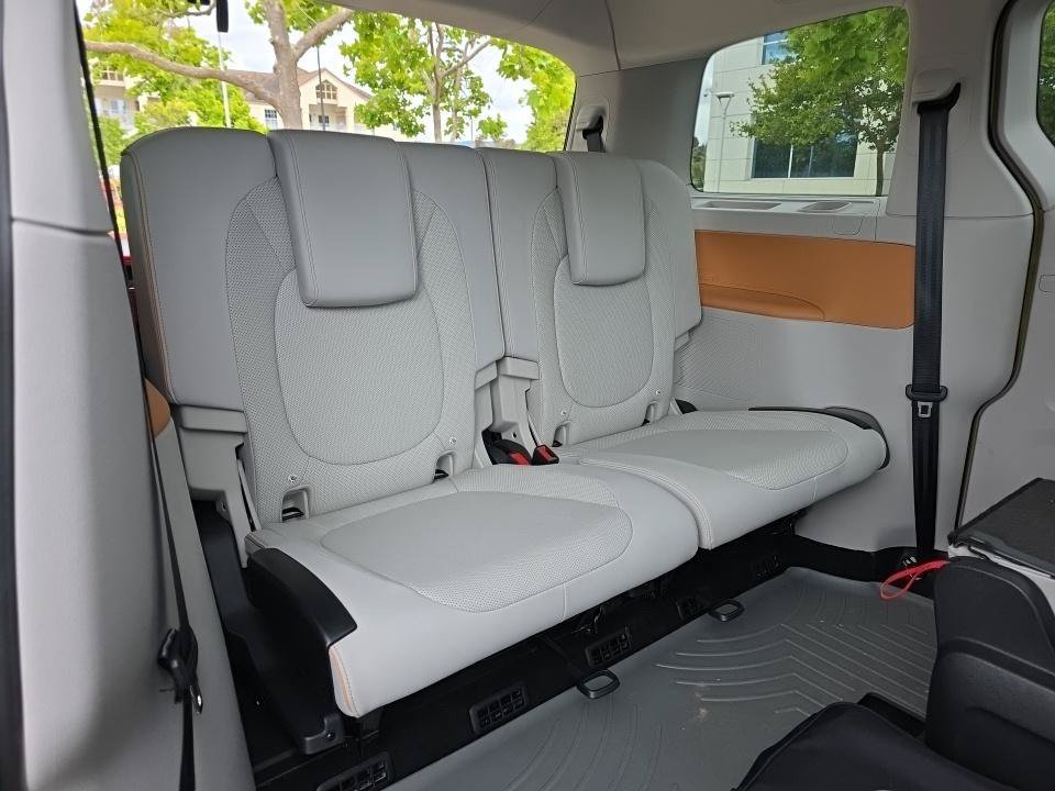 Certified 2025 Volkswagen ID. Buzz Pro S Plus AWD/4WD image 2