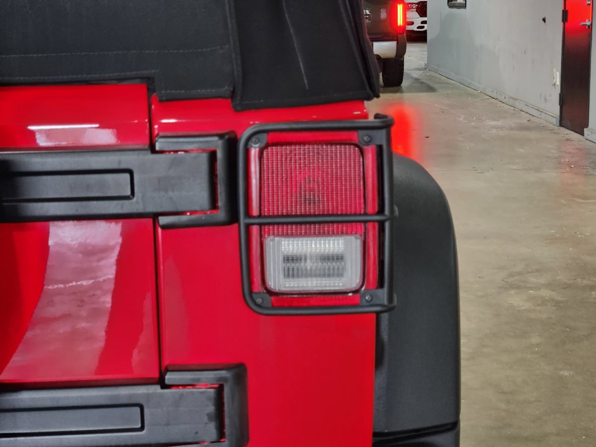 Used 2017 Jeep Wrangler Unlimited Rubicon AWD/4WD image 14