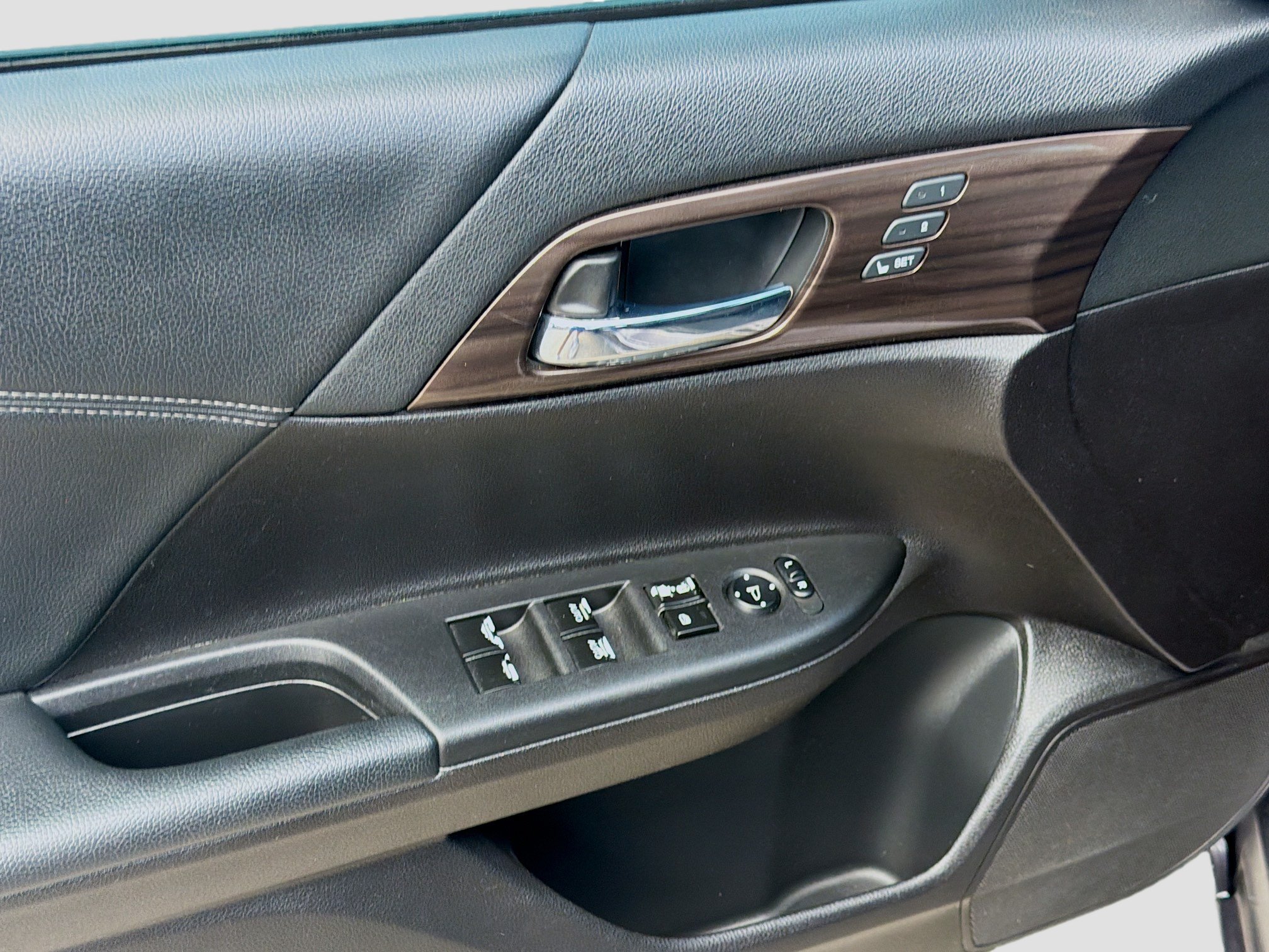 Used 2016 Honda Accord EX-L image 16