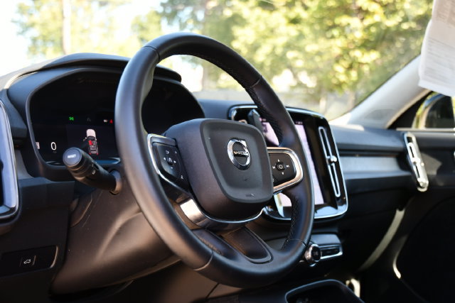 Certified 2025 Volvo XC40 B5 Plus AWD/4WD image 14