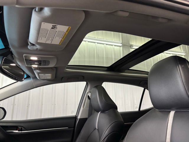 Used 2020 Toyota Camry XSE image 9