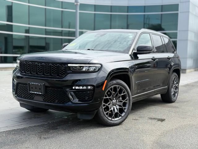 Used 2023 Jeep Grand Cherokee Summit AWD/4WD image 2