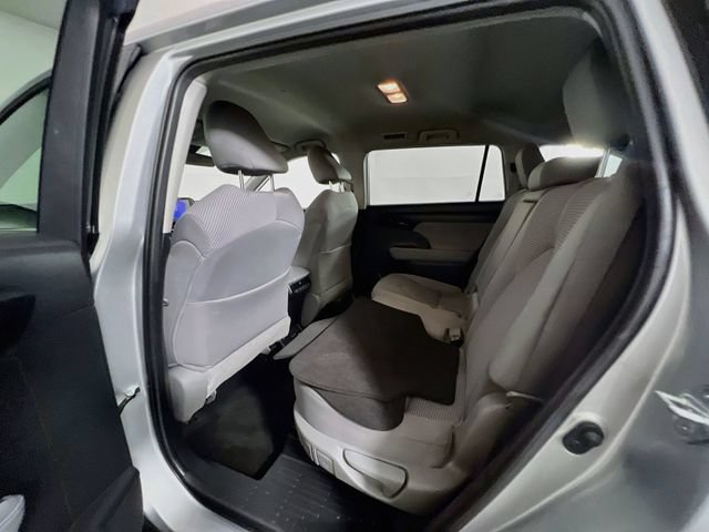 Used 2023 Toyota Highlander L FWD image 22