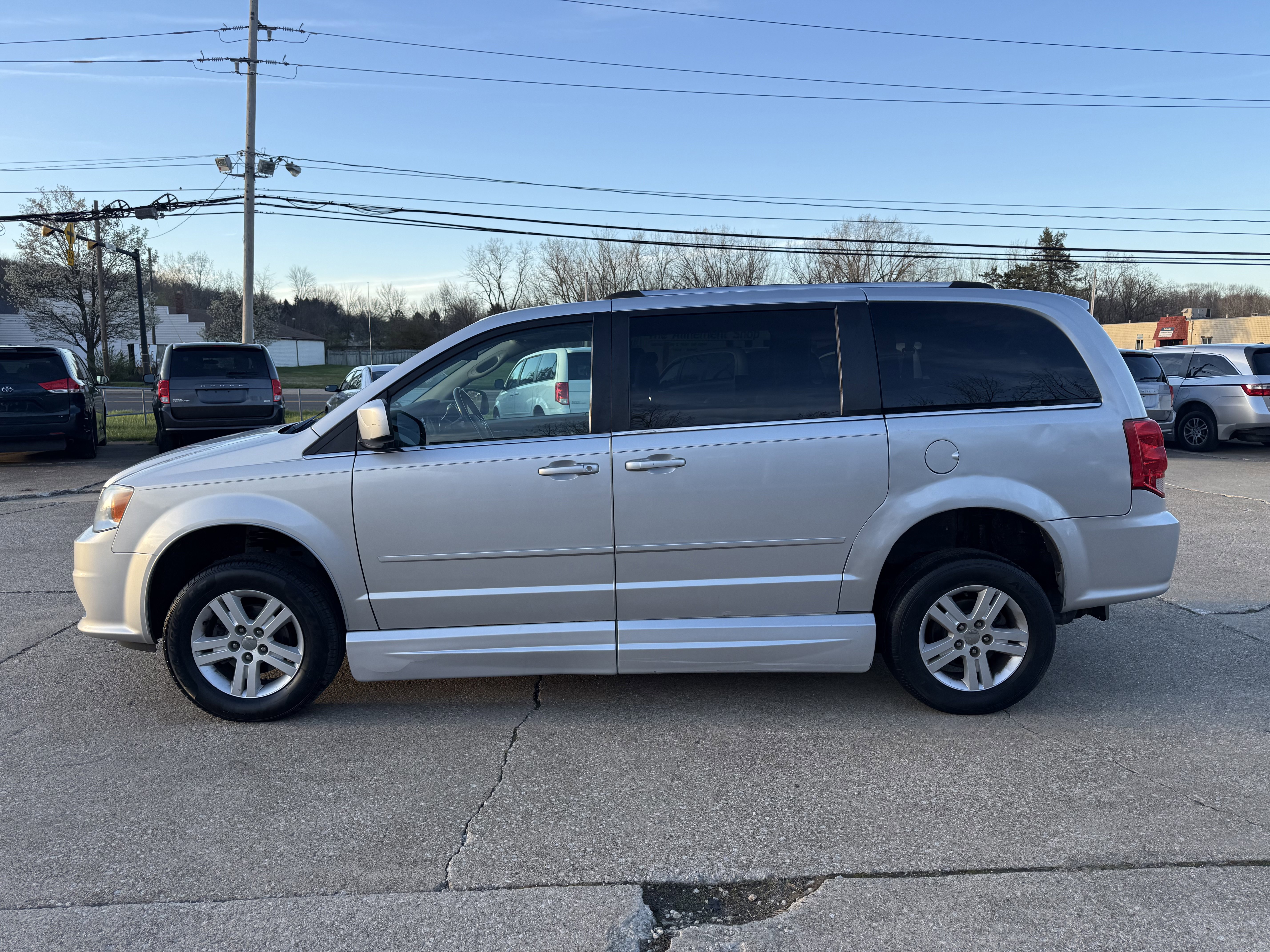 Used 2011 Dodge Grand Caravan Crew w/ Safety Sphere Group FWD image 6