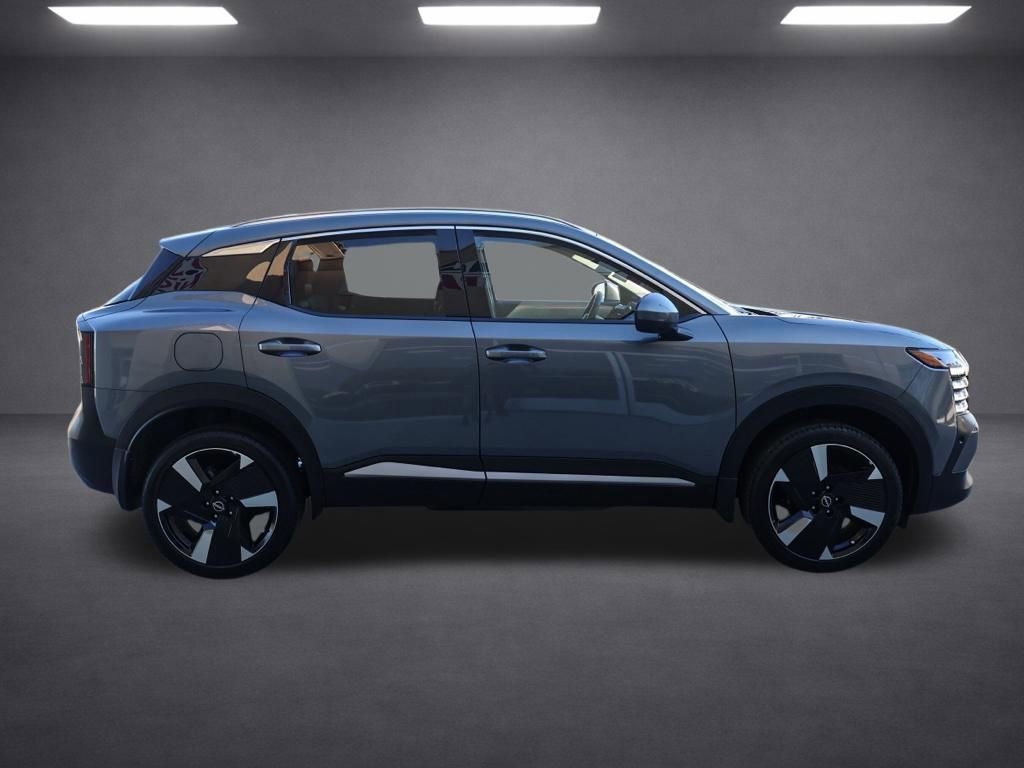 Used 2025 Nissan Kicks SR image 3