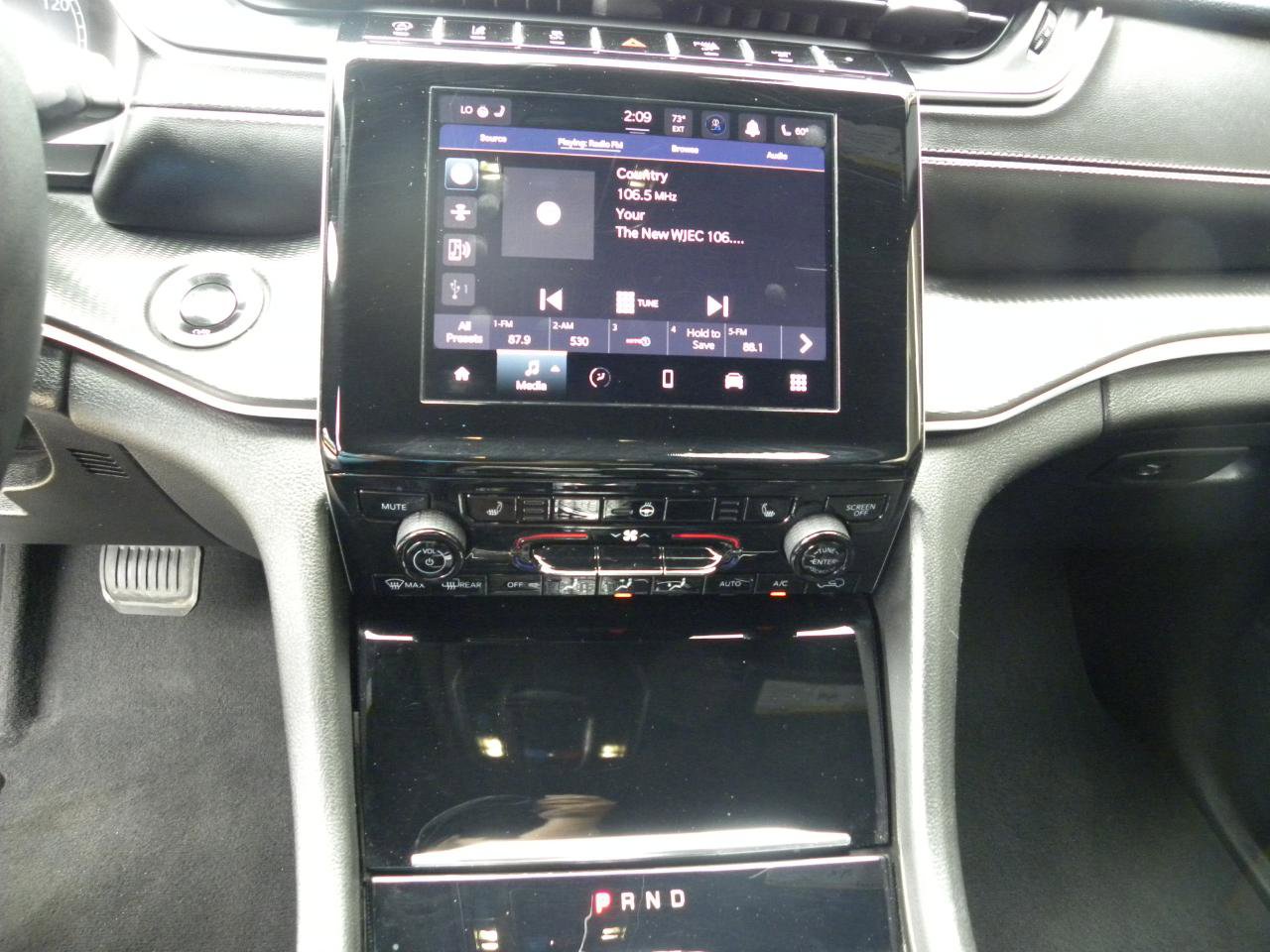 Used 2024 Jeep Grand Cherokee Altitude AWD/4WD image 9