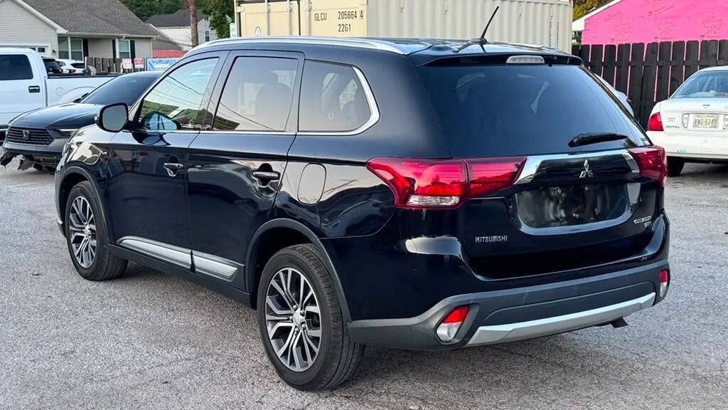 Used 2016 Mitsubishi Outlander GT AWD/4WD image 5