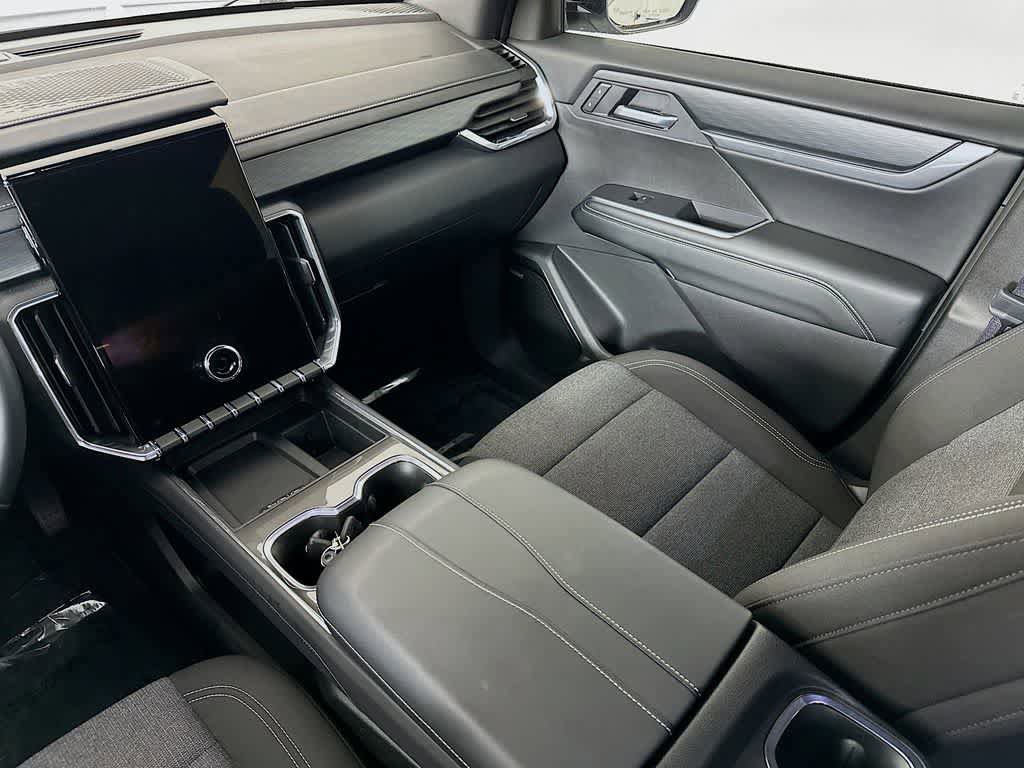 Used 2025 GMC Acadia Elevation FWD image 11