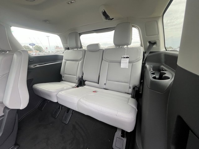 New 2025 Ford Expedition Platinum image 9