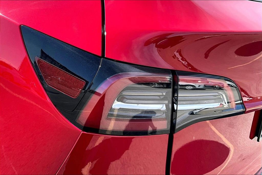 Used 2022 Tesla Model Y Long Range image 29