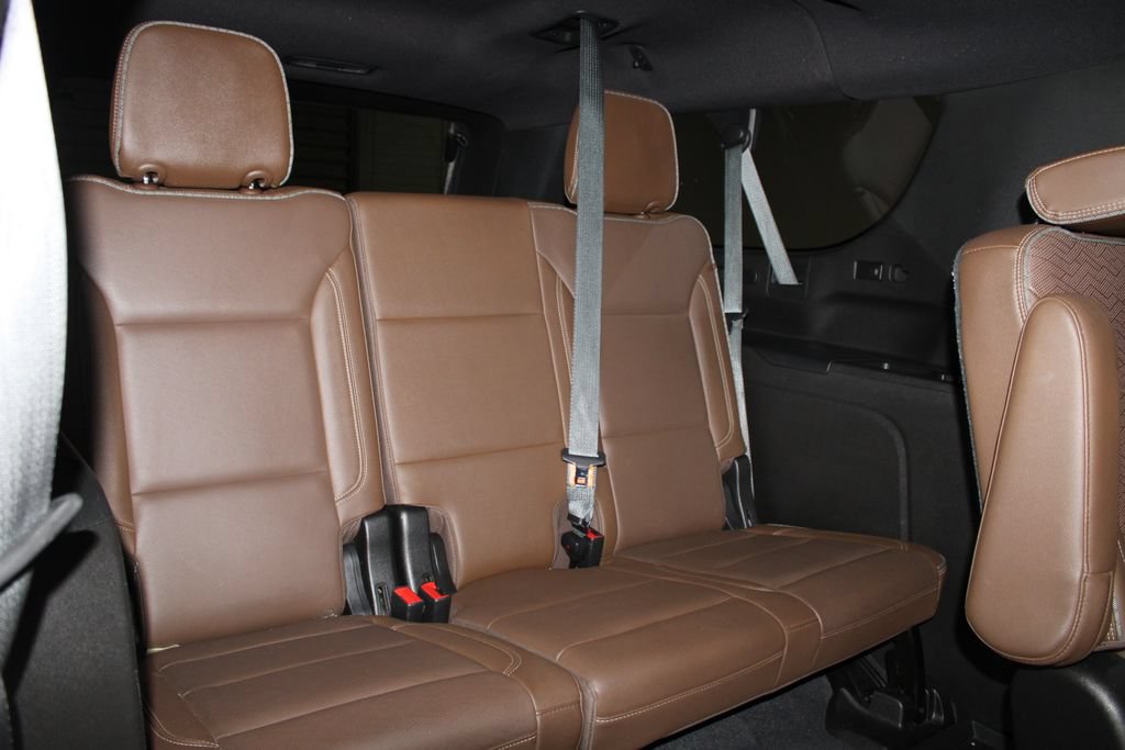 Used 2021 Chevrolet Suburban High Country RWD image 29