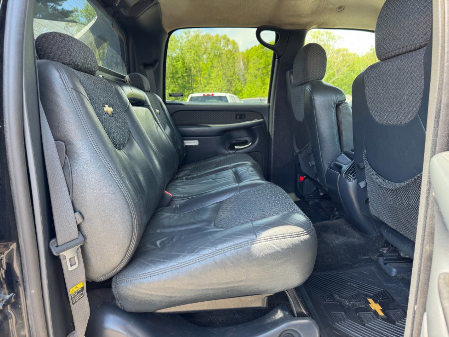 Used 2002 Chevrolet Avalanche 2500 w/ Convenience Pkg AWD/4WD image 17
