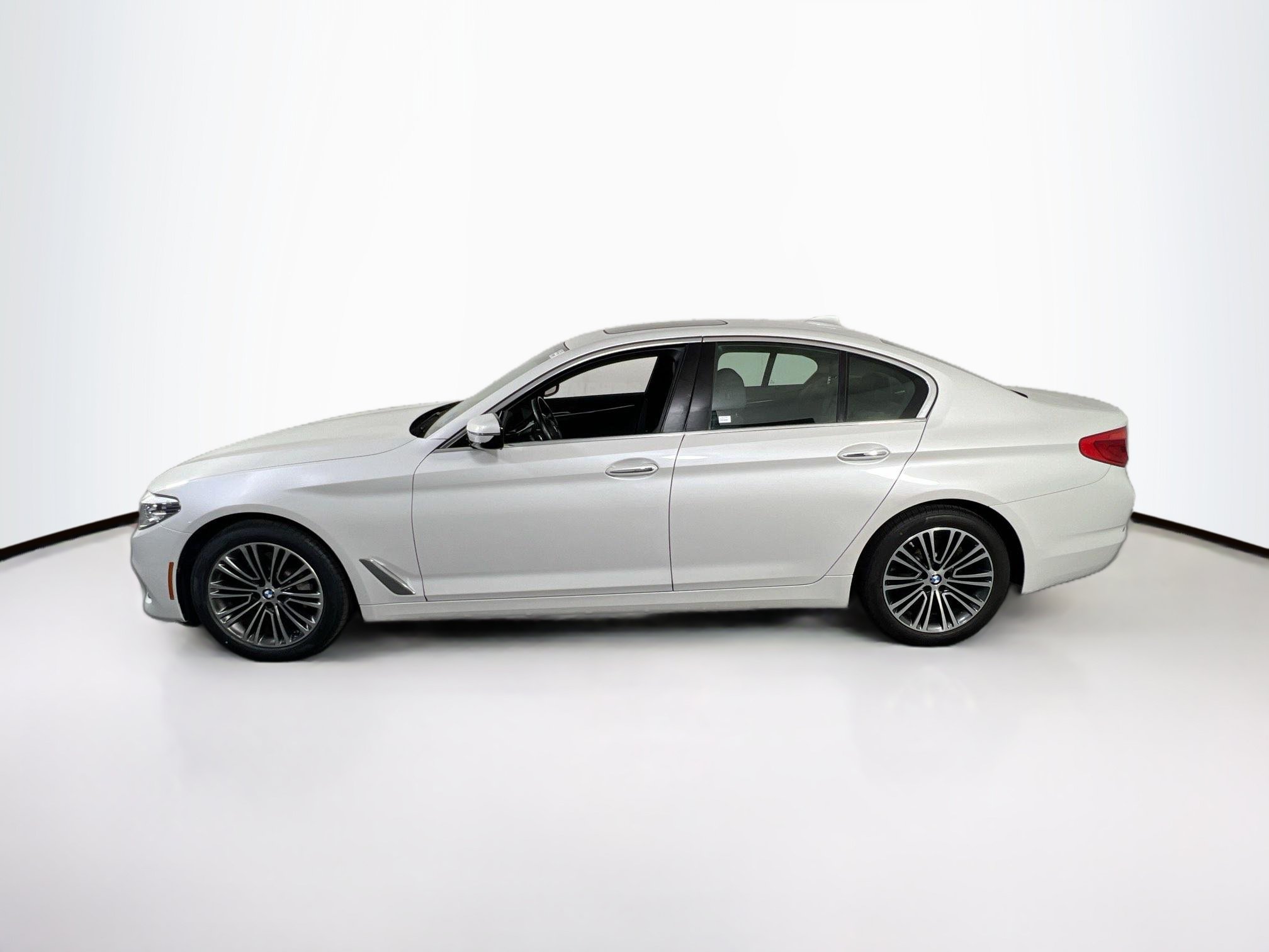 Used 2018 BMW 530i xDrive AWD/4WD image 8
