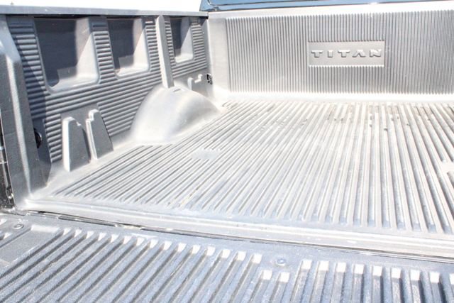 Used 2023 Nissan Titan SV w/ SV Convenience Package image 9