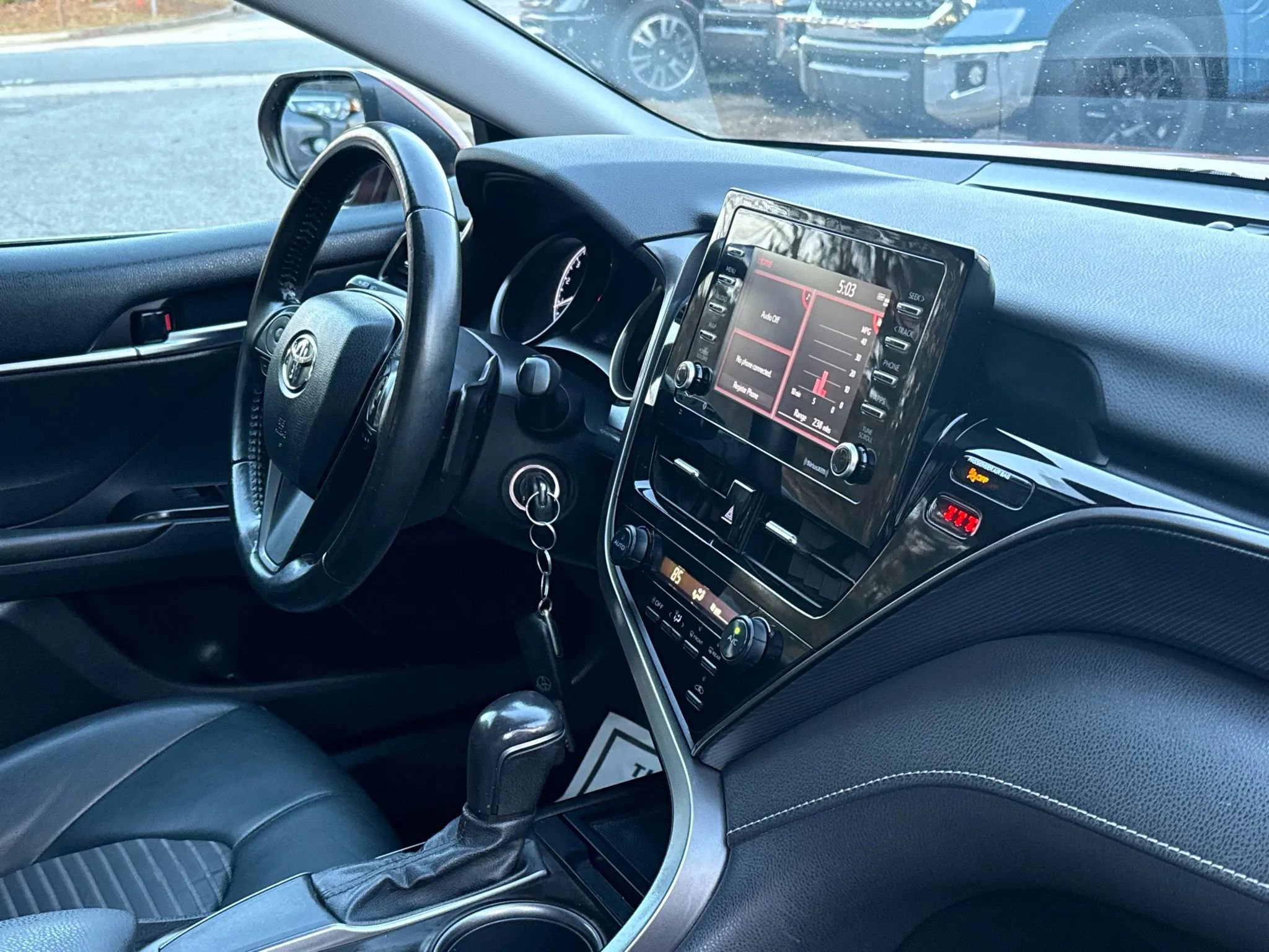 Used 2021 Toyota Camry SE image 28