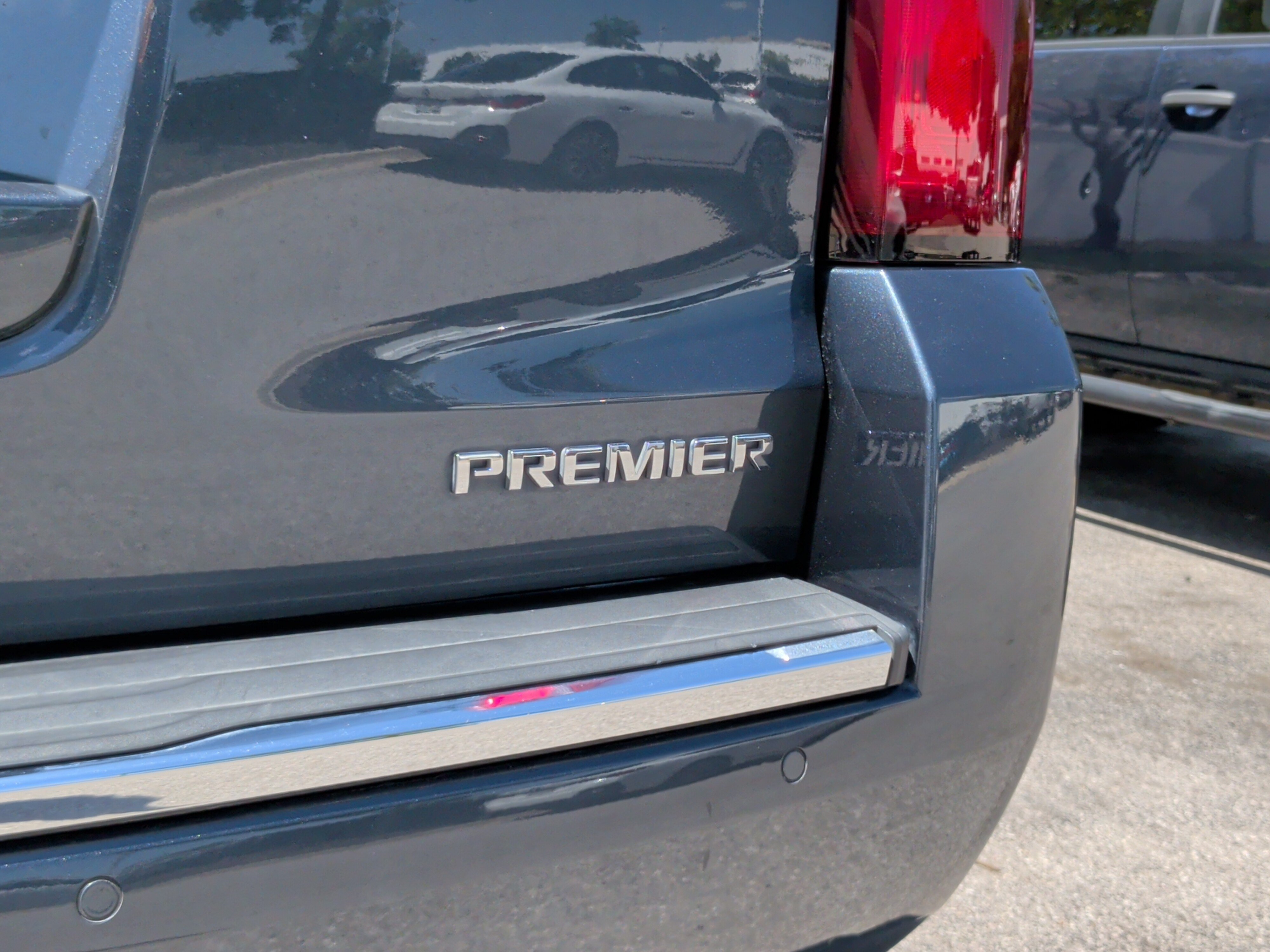Used 2019 Chevrolet Tahoe Premier RWD image 11