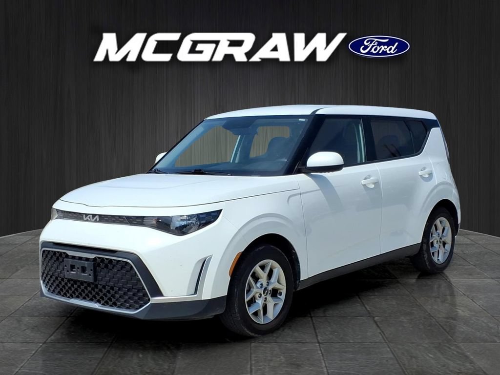 Used 2024 Kia Soul LX w/ Option Group 015 FWD image 1